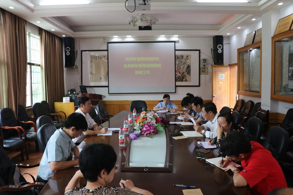 图为 座谈会现场(张意 摄)